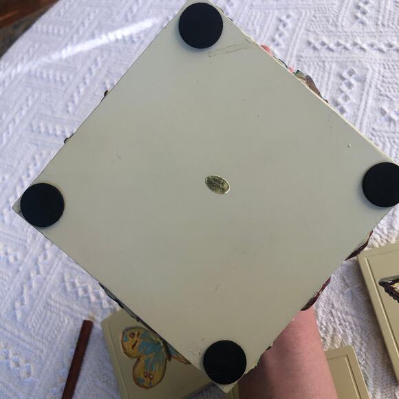 VTG 3D Butterfly Coaster Set w/ Holder 4‑Piece Resin Square New Open Box Cottage - Picture 13 of 16